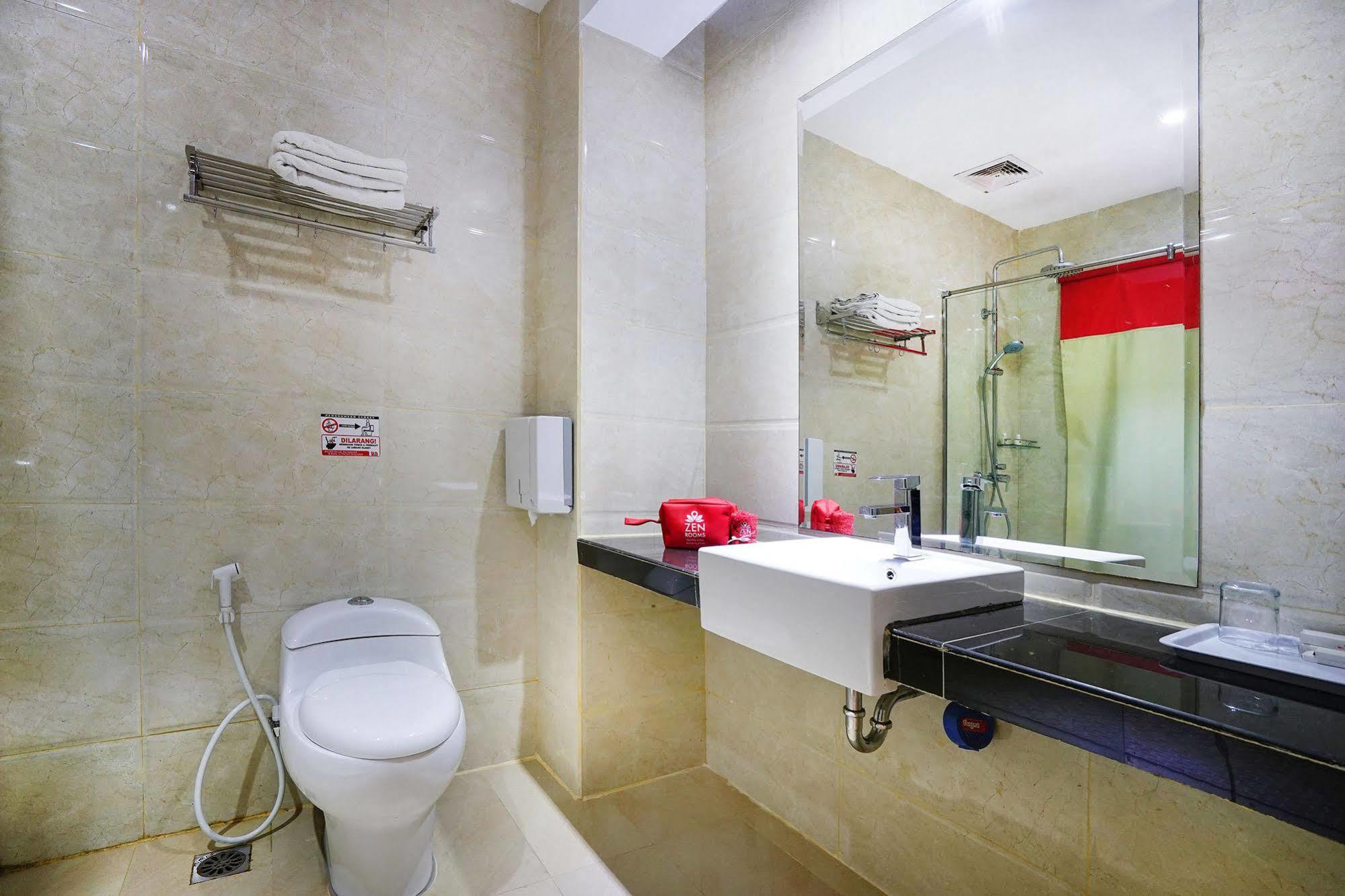 Zen Rooms Near Bcs Mall Penuin Batam Eksteriør billede