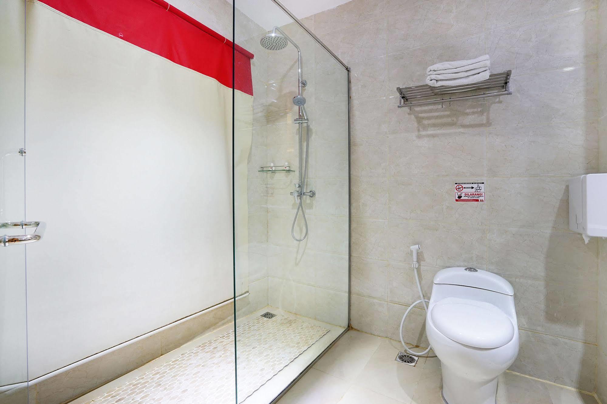 Zen Rooms Near Bcs Mall Penuin Batam Eksteriør billede